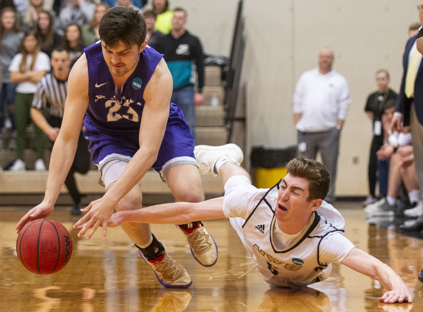 St. Thomas vs. Nebraska Wesleyan, 3.2